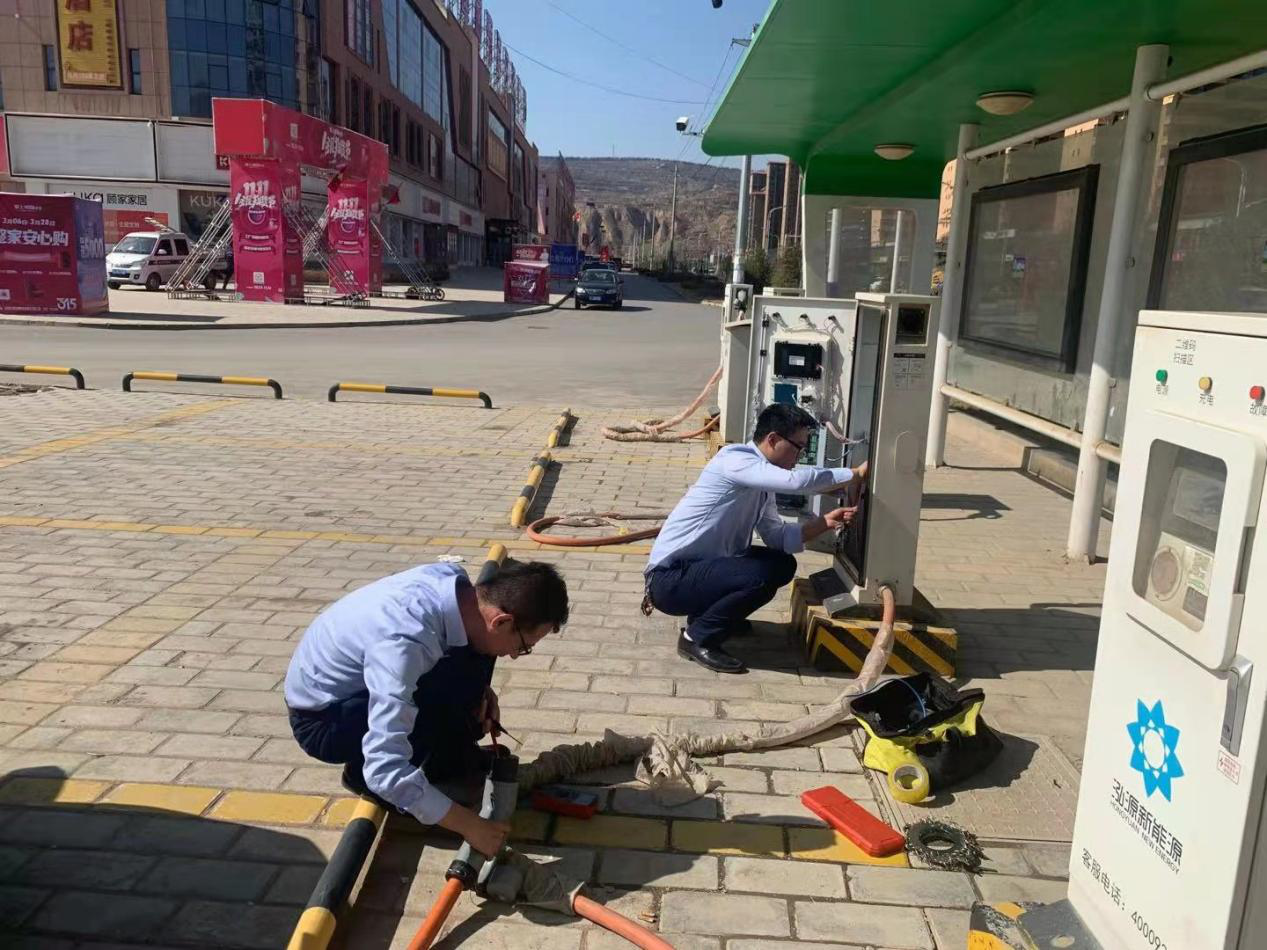 泓源新能源公司組織開展充電站“春檢”工作(圖2) 泓源新能源公司組織開展充電站“春檢”工作(圖2)