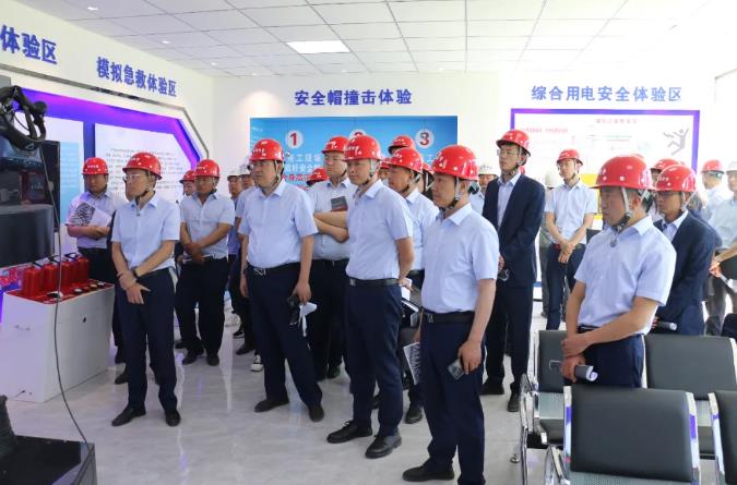 泓源公司開展安全生產(chǎn)月活動(dòng)——重點(diǎn)建設(shè)項(xiàng)目觀摩學(xué)習(xí)(圖4) 泓源公司開展安全生產(chǎn)月活動(dòng)——重點(diǎn)建設(shè)項(xiàng)目觀摩學(xué)習(xí)(圖4)