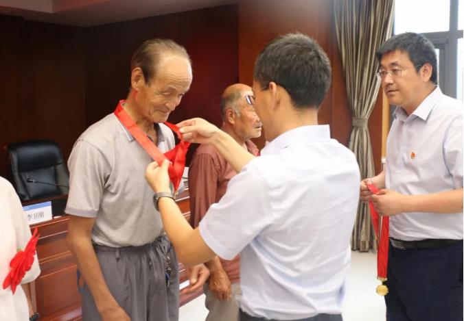 泓源公司召開“兩優(yōu)一先”表彰大會(huì)(圖2) 泓源公司召開“兩優(yōu)一先”表彰大會(huì)(圖2)