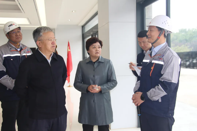 市委書記周偉調(diào)研泓盛達公司工作(圖2) 市委書記周偉調(diào)研泓盛達公司工作(圖2)