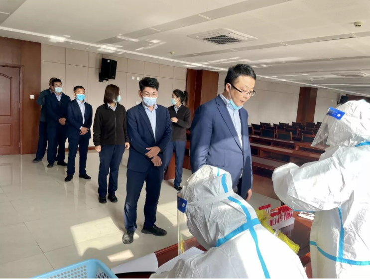 泓源公司迅速行動(dòng)開展全員核酸檢測(cè)(圖1) 泓源公司迅速行動(dòng)開展全員核酸檢測(cè)(圖1)