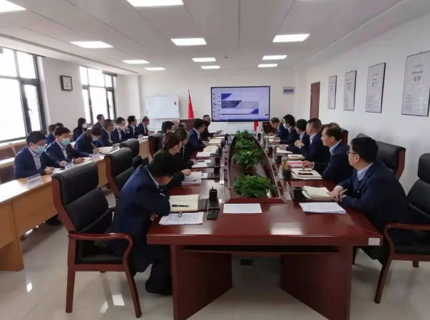 市產(chǎn)投集團(tuán)召開黨委理論中心組集體學(xué)習(xí)會議(圖2) 市產(chǎn)投集團(tuán)召開黨委理論中心組集體學(xué)習(xí)會議(圖2)