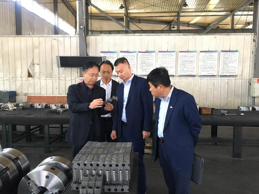 市產(chǎn)投集團(tuán)赴榮康實(shí)業(yè)公司進(jìn)行考察交流(圖2) 市產(chǎn)投集團(tuán)赴榮康實(shí)業(yè)公司進(jìn)行考察交流(圖2)