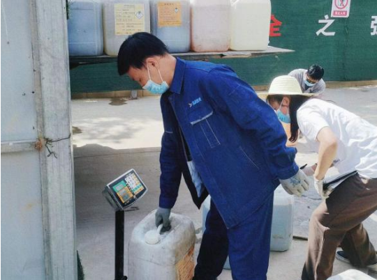 市產(chǎn)投集團(tuán)城東污水處理公司扎實(shí)推進(jìn)危險(xiǎn)廢物規(guī)范化處置(圖2) 市產(chǎn)投集團(tuán)城東污水處理公司扎實(shí)推進(jìn)危險(xiǎn)廢物規(guī)范化處置(圖2)