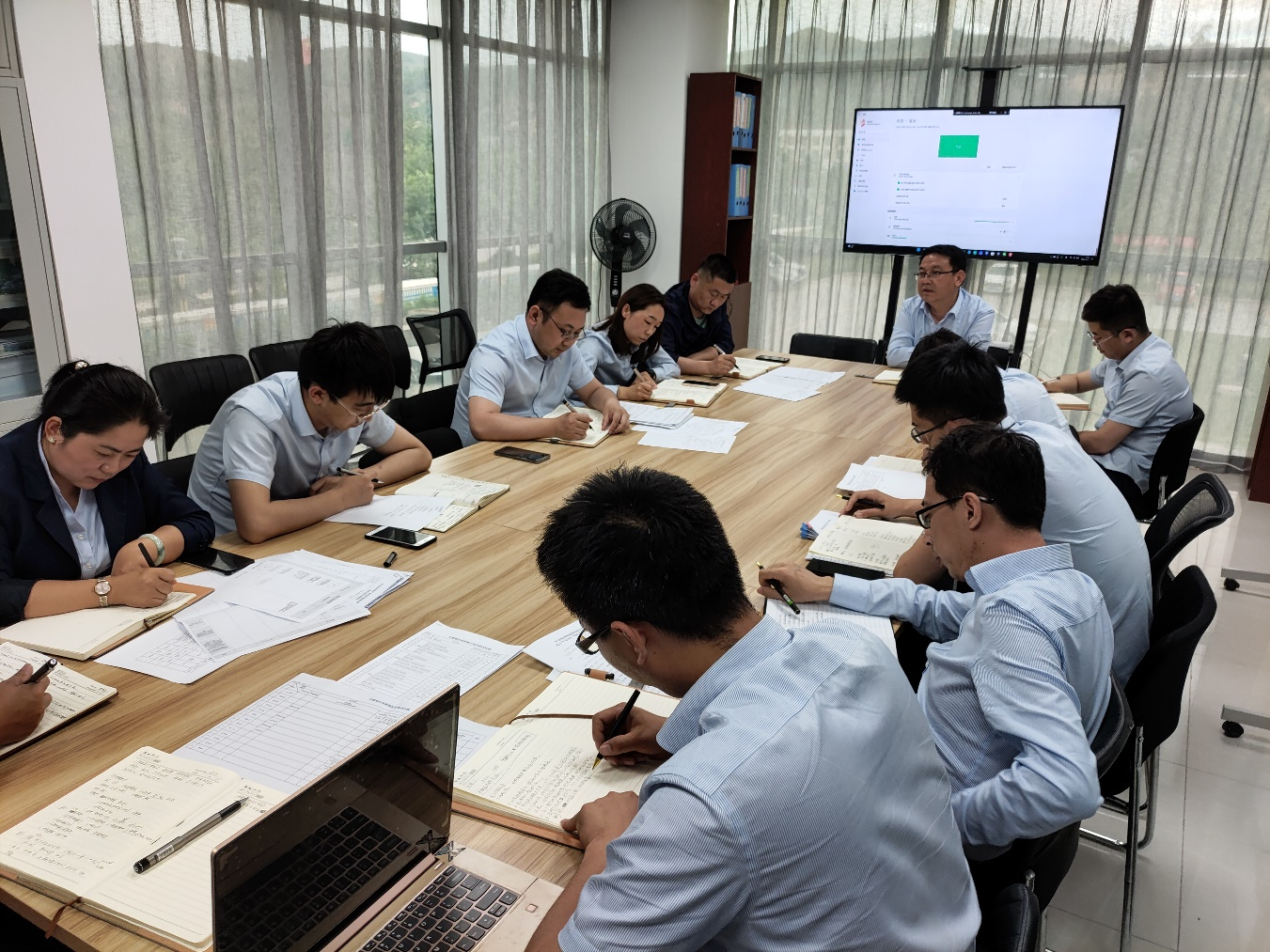 市產(chǎn)投集團(tuán)平煤機(jī)公司開(kāi)展作風(fēng)集中整頓月活動(dòng)第二期工作總結(jié)(圖1) 市產(chǎn)投集團(tuán)平煤機(jī)公司開(kāi)展作風(fēng)集中整頓月活動(dòng)第二期工作總結(jié)(圖1)