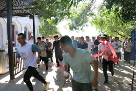 助力文旅市場(chǎng) 展示產(chǎn)投風(fēng)采——市產(chǎn)投集團(tuán)組織開(kāi)展員工登山比賽活動(dòng)(圖2) 助力文旅市場(chǎng) 展示產(chǎn)投風(fēng)采——市產(chǎn)投集團(tuán)組織開(kāi)展員工登山比賽活動(dòng)(圖2)