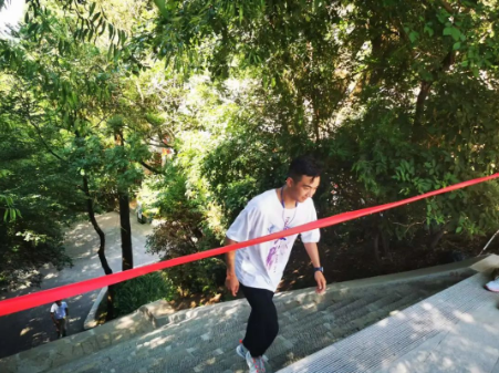 助力文旅市場(chǎng) 展示產(chǎn)投風(fēng)采——市產(chǎn)投集團(tuán)組織開(kāi)展員工登山比賽活動(dòng)(圖8) 助力文旅市場(chǎng) 展示產(chǎn)投風(fēng)采——市產(chǎn)投集團(tuán)組織開(kāi)展員工登山比賽活動(dòng)(圖8)