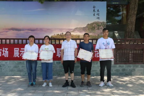 助力文旅市場(chǎng) 展示產(chǎn)投風(fēng)采——市產(chǎn)投集團(tuán)組織開(kāi)展員工登山比賽活動(dòng)(圖12) 助力文旅市場(chǎng) 展示產(chǎn)投風(fēng)采——市產(chǎn)投集團(tuán)組織開(kāi)展員工登山比賽活動(dòng)(圖12)