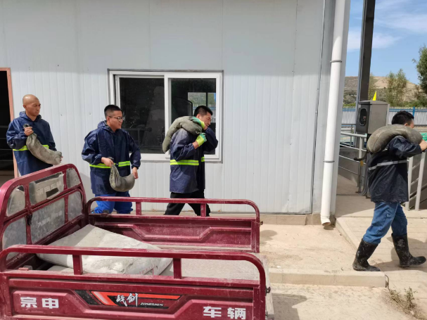 市產(chǎn)投集團城東污水處理公司開展防汛應(yīng)急演練活動(圖2) 市產(chǎn)投集團城東污水處理公司開展防汛應(yīng)急演練活動(圖2)