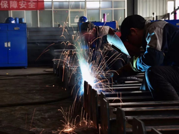 市產投集團裝備制造企業(yè)上半年產銷兩旺(圖5) 市產投集團裝備制造企業(yè)上半年產銷兩旺(圖5)