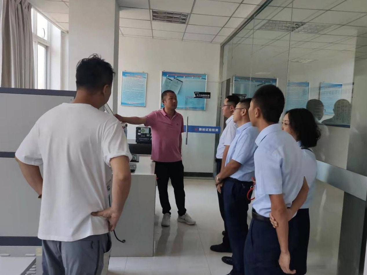 市產(chǎn)投集團(tuán)涇東設(shè)計(jì)公司赴甲級(jí)檢測(cè)公司考察學(xué)習(xí)(圖2) 市產(chǎn)投集團(tuán)涇東設(shè)計(jì)公司赴甲級(jí)檢測(cè)公司考察學(xué)習(xí)(圖2)