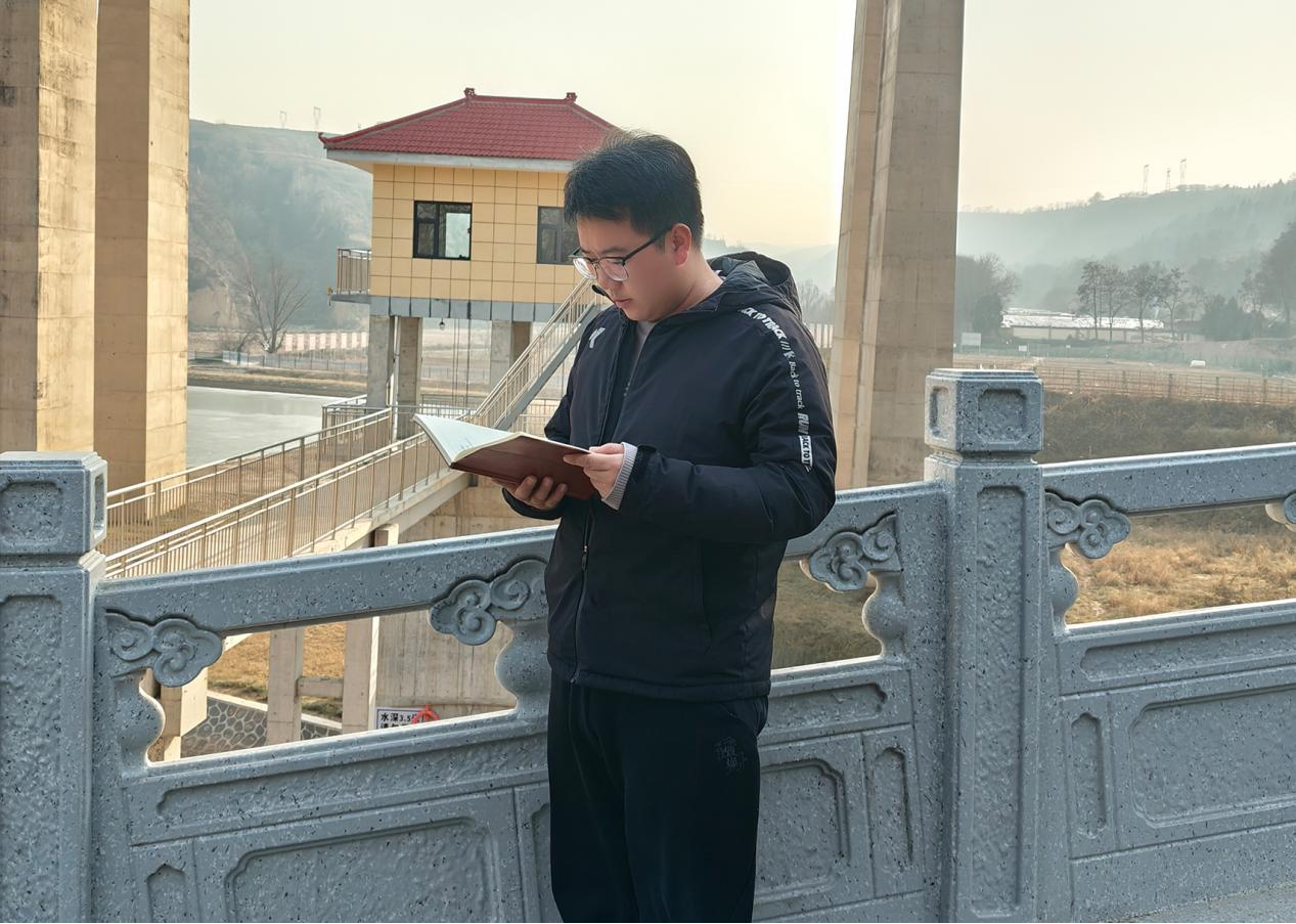 中共平?jīng)鍪谢A(chǔ)產(chǎn)業(yè)投資集團(tuán)有限公司委員會關(guān)于對2024年度“產(chǎn)投榜樣”進(jìn)行公示的公告(圖2)